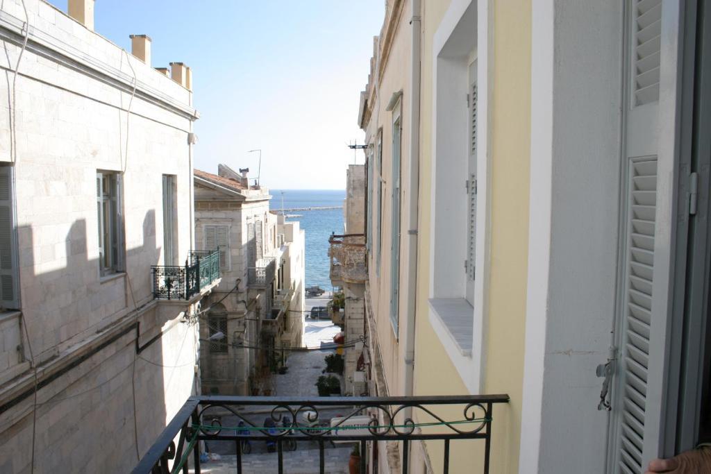 Ariadni Rooms & Apartments Ermoupoli Exterior photo