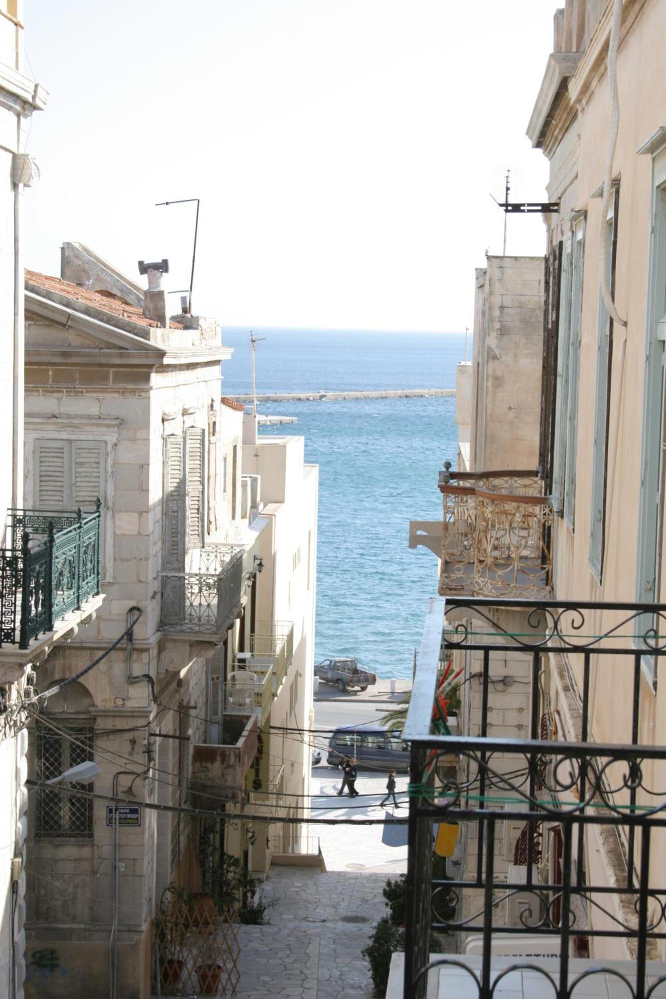 Ariadni Rooms & Apartments Ermoupoli Exterior photo