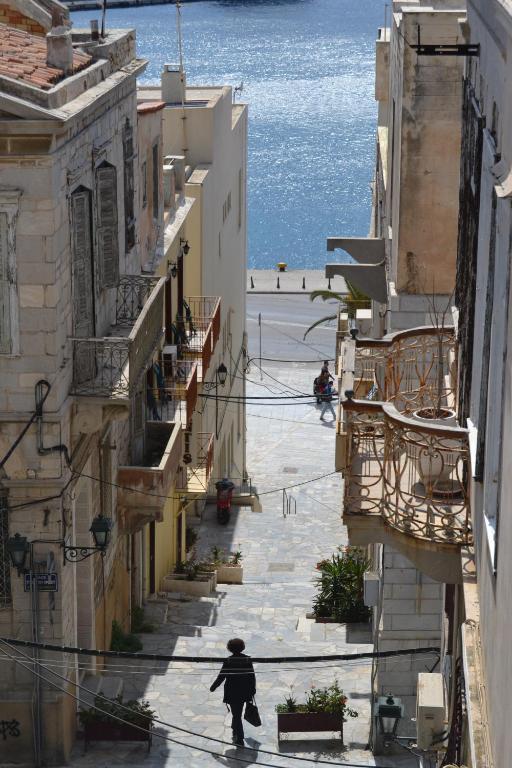 Ariadni Rooms & Apartments Ermoupoli Exterior photo