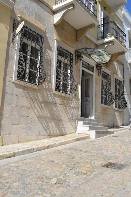 Ariadni Rooms & Apartments Ermoupoli Exterior photo