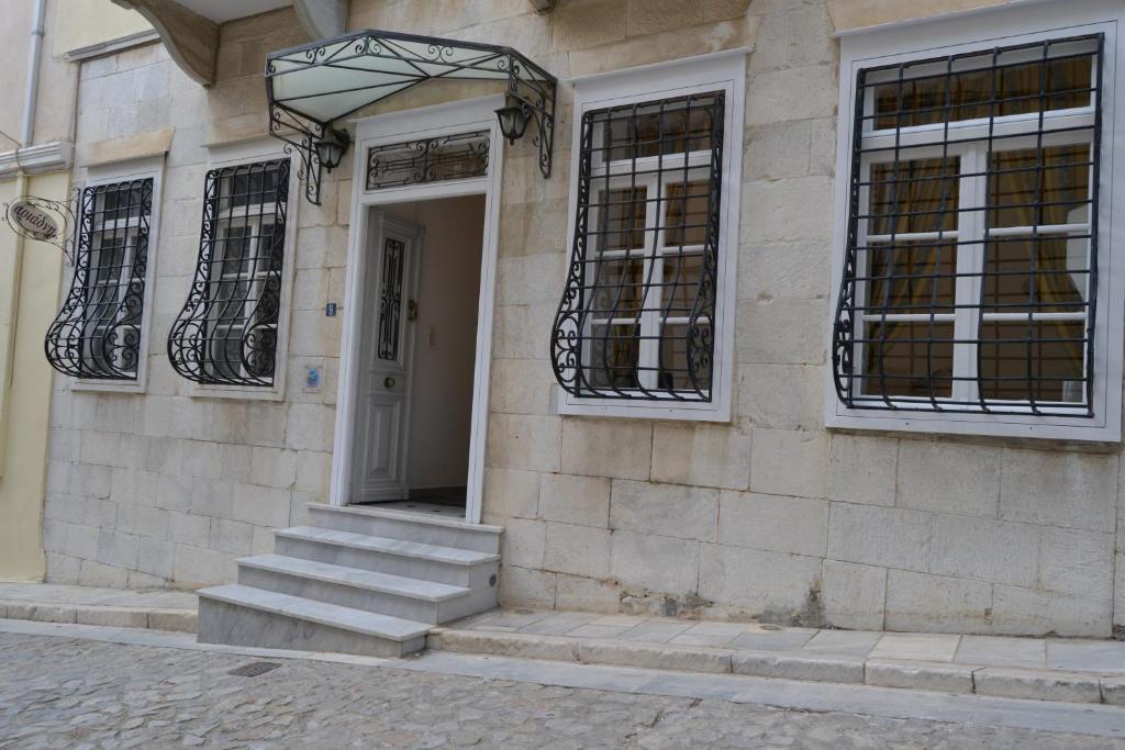 Ariadni Rooms & Apartments Ermoupoli Exterior photo